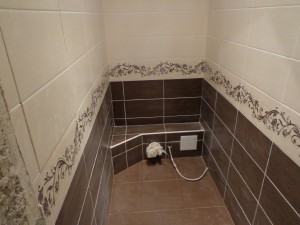 Монтаж керамической плитки в туалете